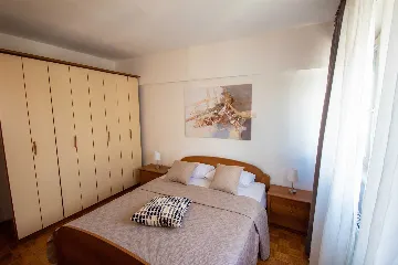 Split 3-Bedroom Apartment with City-View Balcony