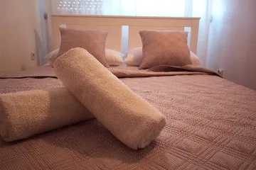 Split 3-Bedroom Apartment with City-View Balcony