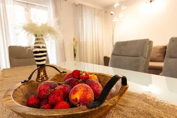 Split 3-Bedroom Apartment for Up to 4 Guests