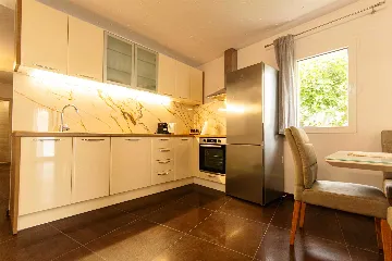 Split 3-Bedroom Apartment for Up to 4 Guests