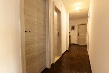 Split 3-Bedroom Apartment for Up to 4 Guests