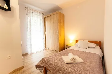 Split 3-Bedroom Apartment for Up to 4 Guests