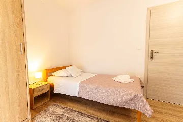 Split 3-Bedroom Apartment for Up to 4 Guests