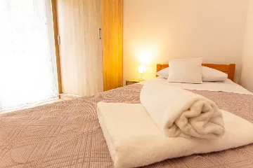 Split 3-Bedroom Apartment for Up to 4 Guests