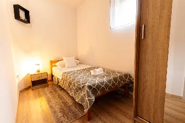 Split 3-Bedroom Apartment for Up to 4 Guests