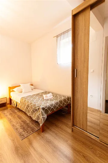 Split 3-Bedroom Apartment for Up to 4 Guests