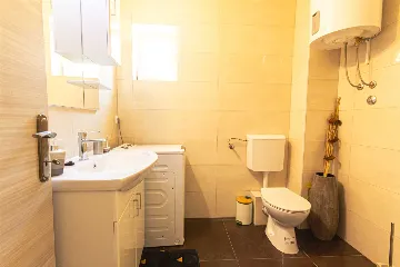 Split 3-Bedroom Apartment for Up to 4 Guests