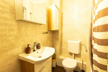 Split 3-Bedroom Apartment for Up to 4 Guests