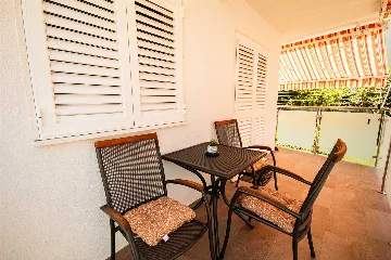 Split 3-Bedroom Apartment for Up to 4 Guests