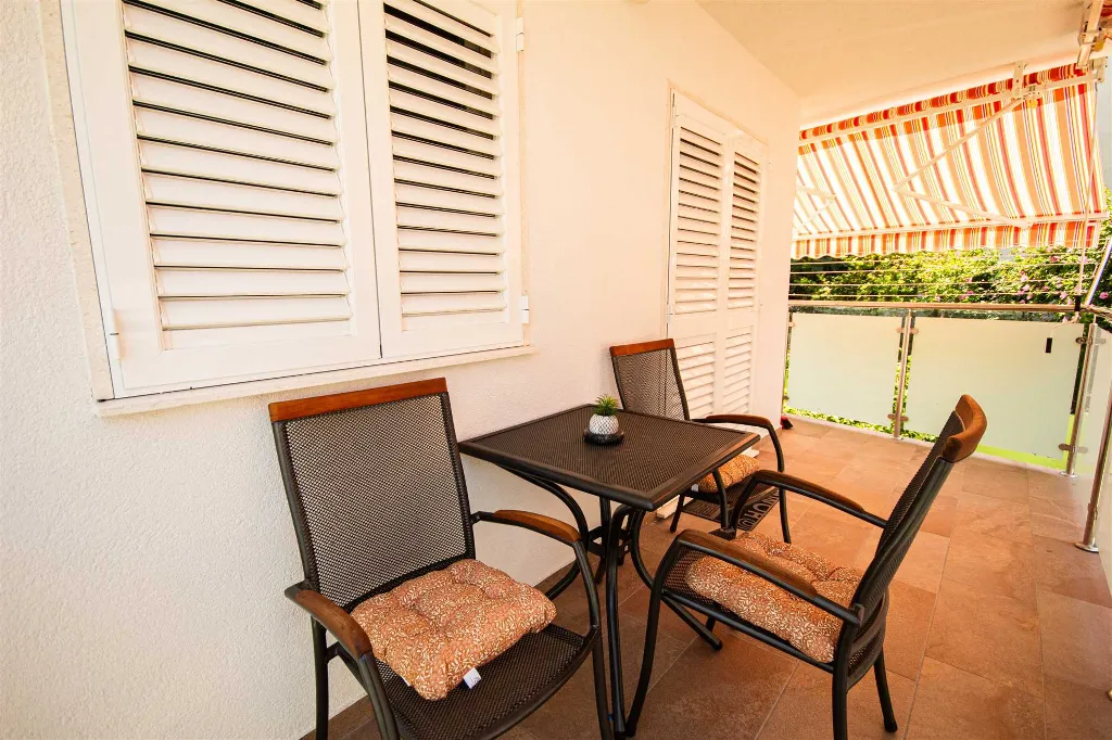 Split 3-Bedroom Apartment for Up to 4 Guests