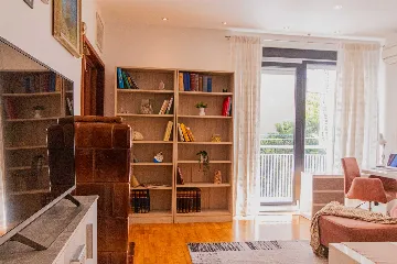 Split Apartment for Up to 5 with Balcony