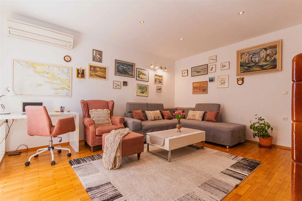 Split Apartment for Up to 5 with Balcony