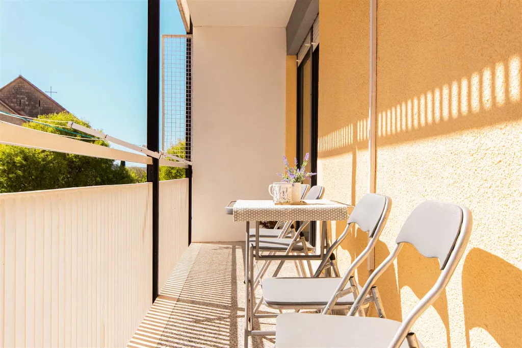 Split Apartment for Up to 5 with Balcony