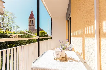 Split Apartment for Up to 5 with Balcony