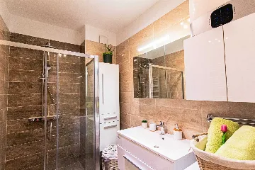 Split Apartment for Up to 5 with Balcony