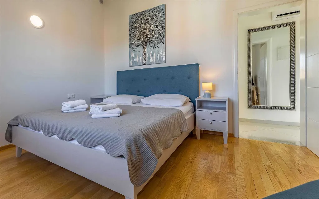 4-Bedroom Villa with Private Pool & Jacuzzi in Pula