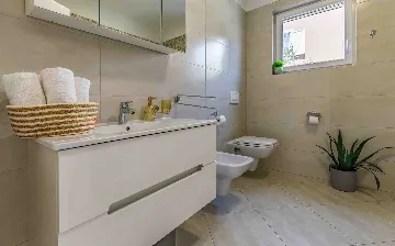 4-Bedroom Villa with Private Pool & Jacuzzi in Pula