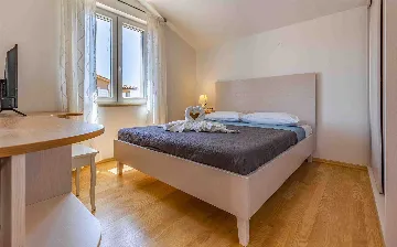 4-Bedroom Villa with Private Pool & Jacuzzi in Pula