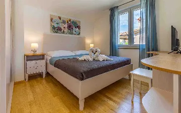 4-Bedroom Villa with Private Pool & Jacuzzi in Pula