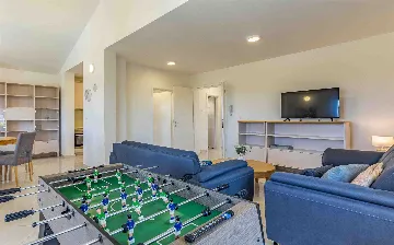 4-Bedroom Villa with Private Pool & Jacuzzi in Pula