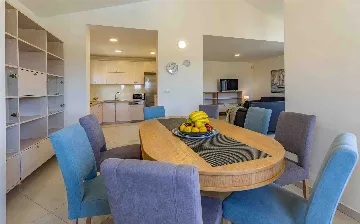 4-Bedroom Villa with Private Pool & Jacuzzi in Pula