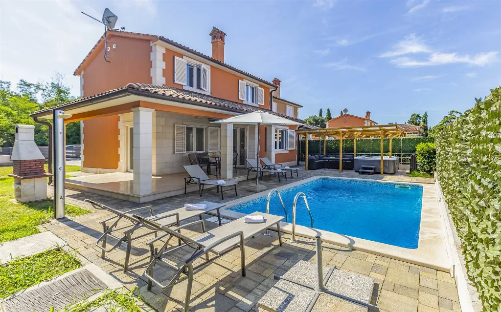 3-Bedroom Villa in Pula for Up to 8 Guests