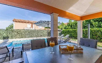 3-Bedroom Villa in Pula for Up to 8 Guests