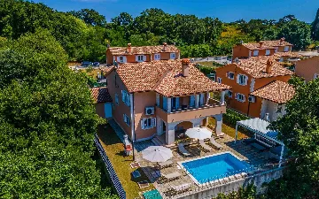4-Bedroom Villa with Private Pool in Pula