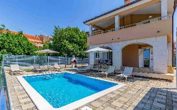 4-Bedroom Villa with Private Pool in Pula