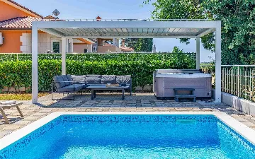 4-Bedroom Villa with Private Pool in Pula