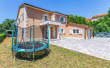 4-Bedroom Villa with Private Pool in Pula