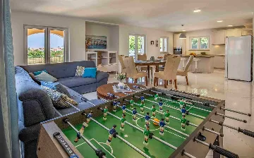 4-Bedroom Villa with Private Pool in Pula