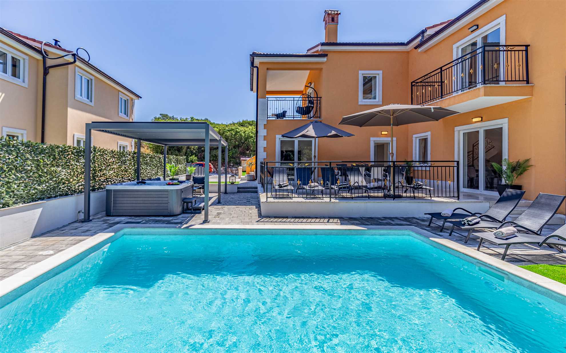 Four-Bedroom Villa Deluxe – West