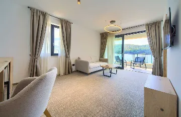 Deluxe Sea-View Suite Room in Cres for 2–4 Guests