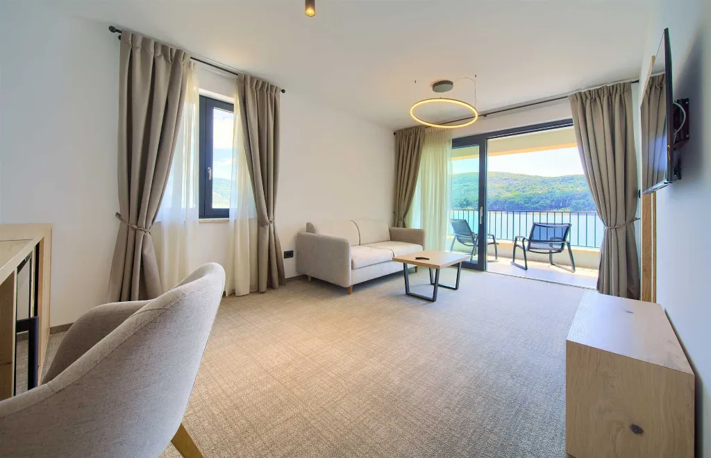Deluxe Sea-View Suite Room in Cres for 2–4 Guests