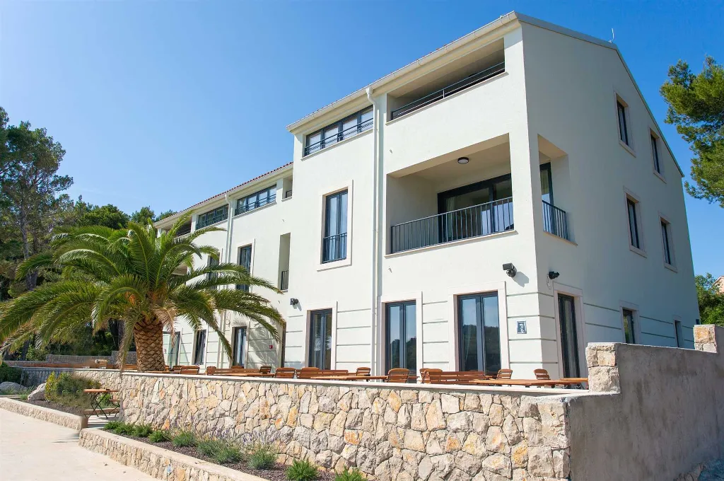 Deluxe Sea-View Suite Room in Cres for 2–4 Guests