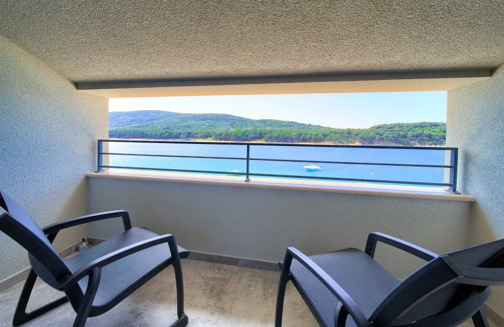 Deluxe Suite Room in Cres for Up to 3 Guests