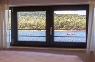 Deluxe Suite Room in Cres for Up to 3 Guests