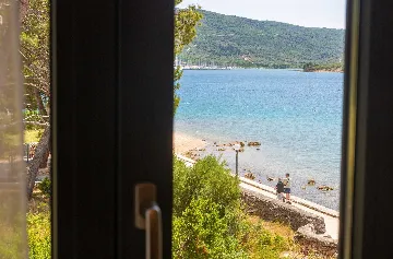 Deluxe Suite Room in Cres for Up to 3 Guests