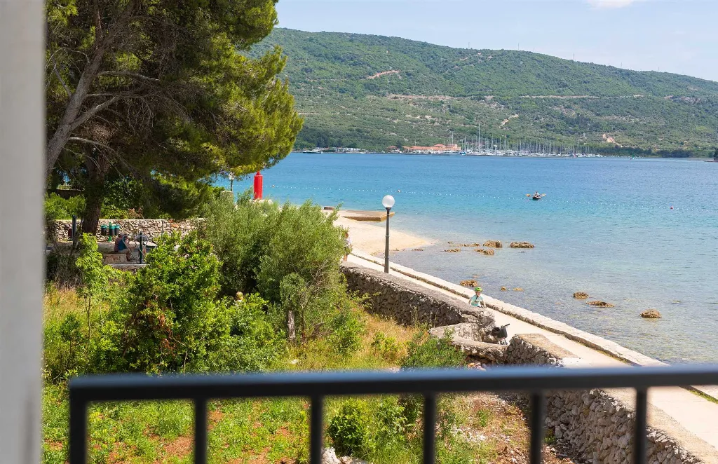 Deluxe Suite Room in Cres for Up to 3 Guests