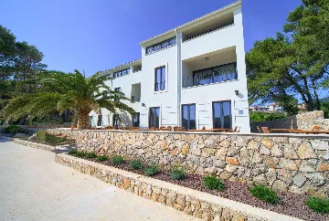 Deluxe Suite Room in Cres for Up to 3 Guests