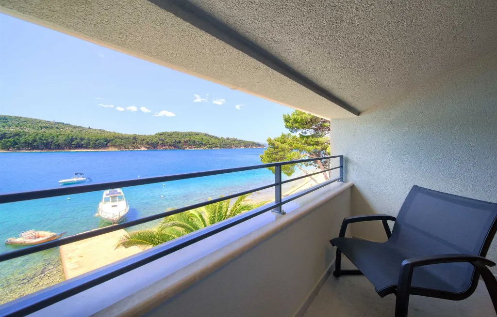 Deluxe Suite with Bay & Port Views in Cres