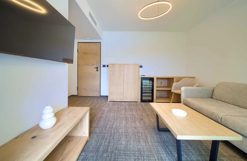Deluxe Suite with Bay & Port Views in Cres