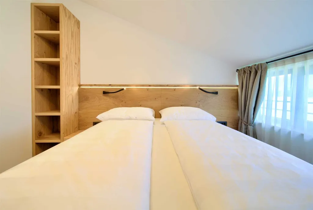 Deluxe Suite Room with Bay & Port View in Cres