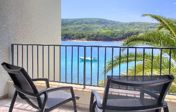 Deluxe Suite Room with Bay & Port View in Cres