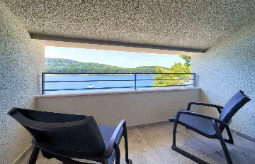 Double Room in Cres with Promenade Views