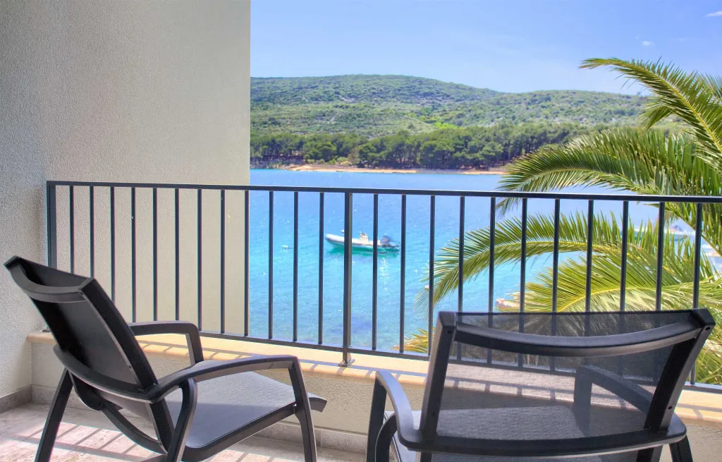 Double Room in Cres with Promenade Views