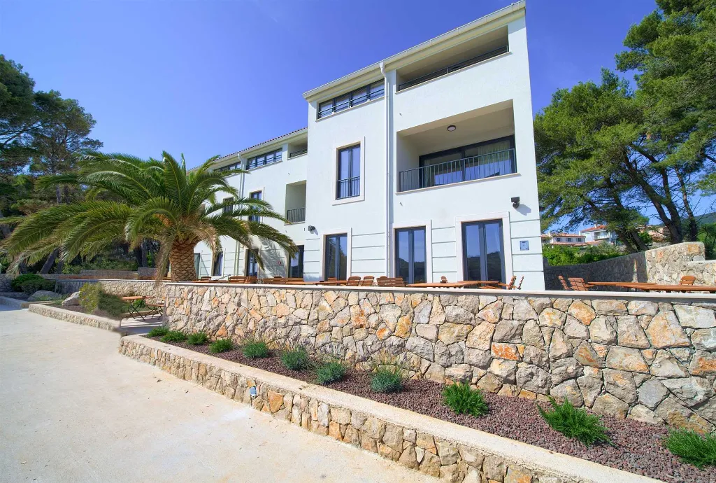 Double Room in Cres with Promenade Views