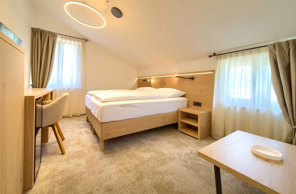 Double Room in Cres with Side Sea View