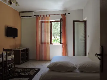 1-Bedroom Apartment in Novalja for Up to 4 Guests